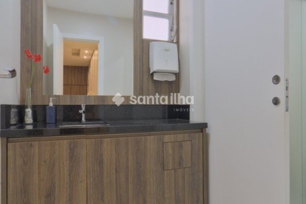 Apartamento à venda com 57m², 2 quartos no bairro Centro em Florianópolis