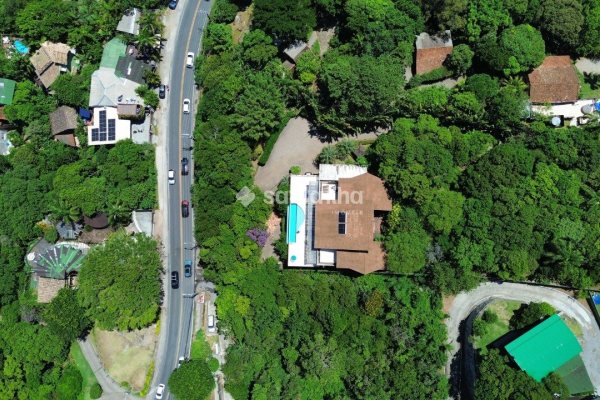 Casa à venda com 700m², 7 quartos, 4 suítes, 6 vagas no bairro Barra da Lagoa em Florianópolis