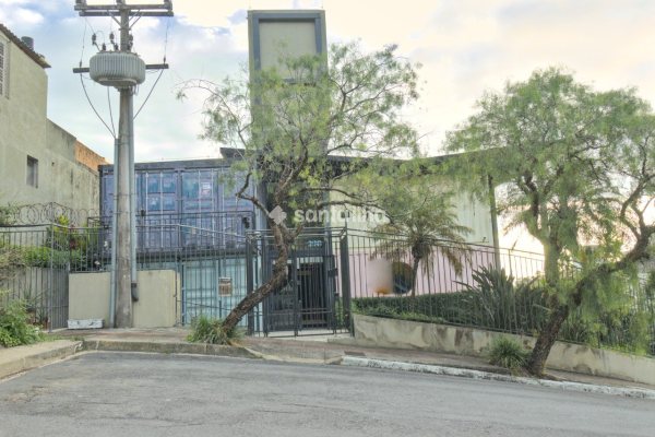 Casa Comercial à venda com 735m², 10 vagas no bairro João Paulo em Florianópolis