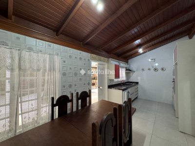 Casa à venda com 200m², 4 quartos, 3 suítes, 4 vagas no bairro Pântano do Sul em Florianópolis - Foto 14