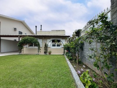 Casa à venda com 200m², 4 quartos, 3 suítes, 4 vagas no bairro Pântano do Sul em Florianópolis - Foto 4