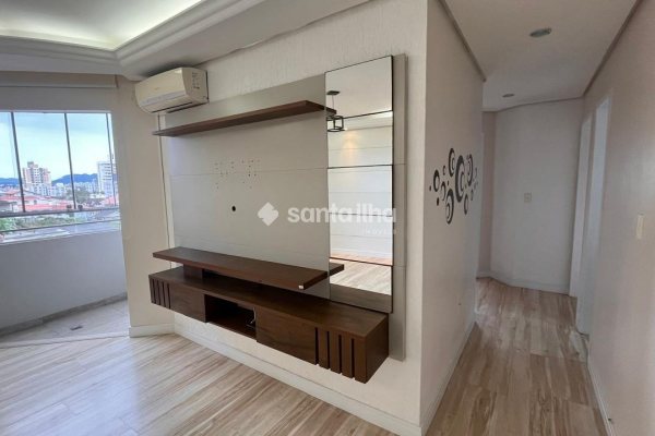 Apartamento à venda com 74m², 3 quartos, 1 suíte, 1 vaga no bairro Barreiros em São José