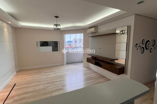 Apartamento à venda com 74m², 3 quartos, 1 suíte, 1 vaga no bairro Barreiros em São José