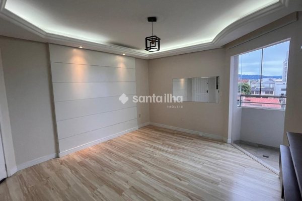 Apartamento à venda com 74m², 3 quartos, 1 suíte, 1 vaga no bairro Barreiros em São José