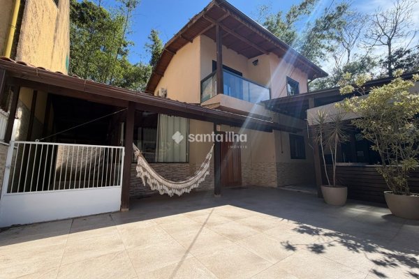 Casa à venda com 162m², 3 quartos, 1 vaga no bairro Rio Tavares em Florianópolis