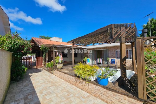 Casa à venda com 204m², 4 quartos, 3 vagas no bairro Campeche em Florianópolis