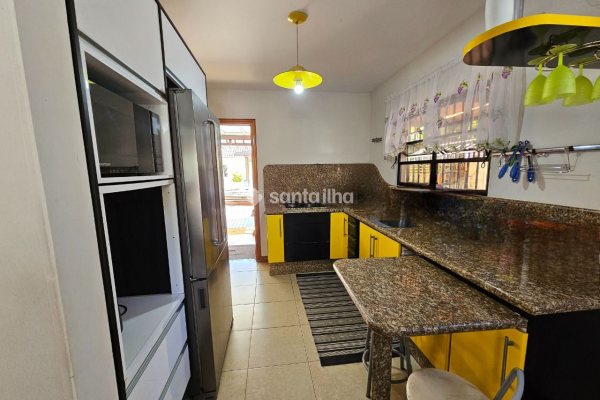 Casa à venda com 204m², 4 quartos, 3 vagas no bairro Campeche em Florianópolis