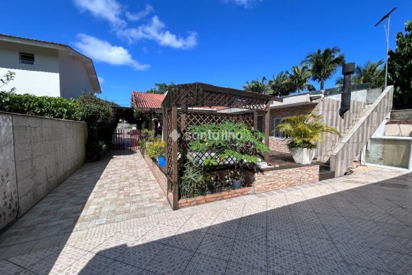 Casa à venda com 204m², 4 quartos, 3 vagas no bairro Campeche em Florianópolis
