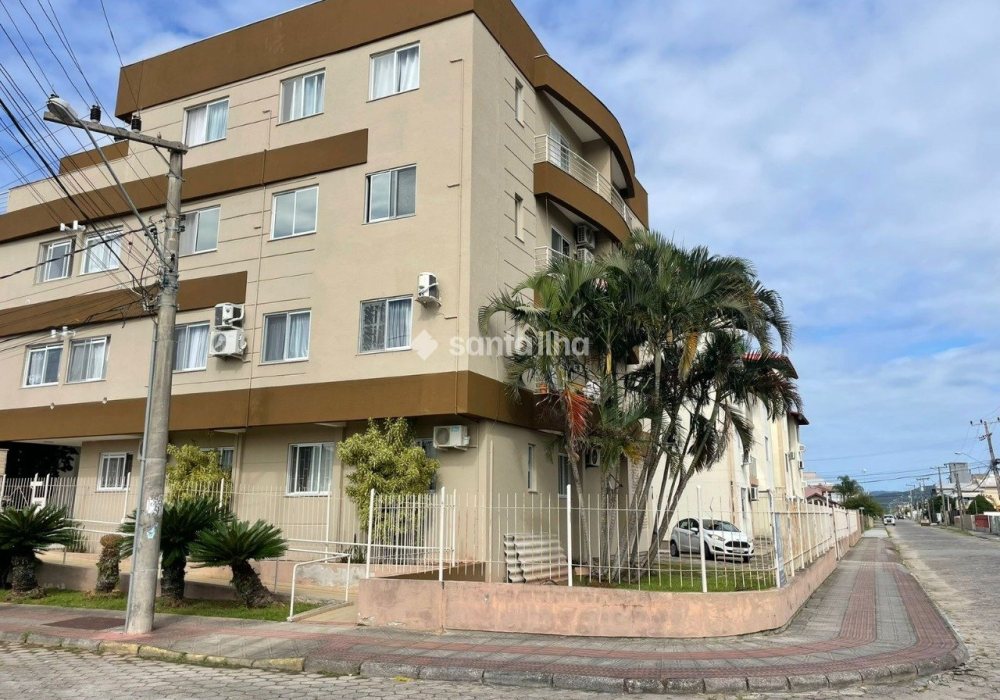 Apartamento à venda com 77m², 3 quartos, 1 suíte, 1 vaga no bairro Carianos em Florianópolis - Foto 1