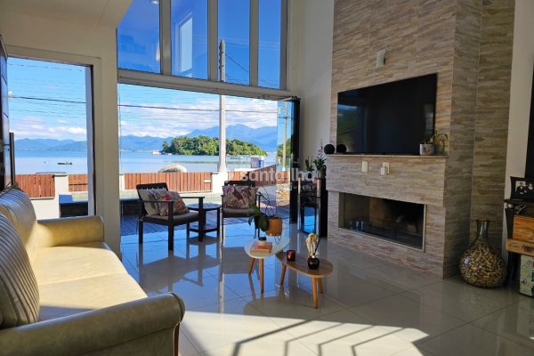 Casa à venda com 198m², 3 quartos, 1 suíte, 4 vagas no bairro Tapera em Florianópolis
