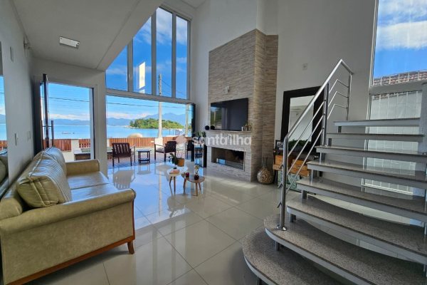Casa à venda com 198m², 3 quartos, 1 suíte, 4 vagas no bairro Tapera em Florianópolis