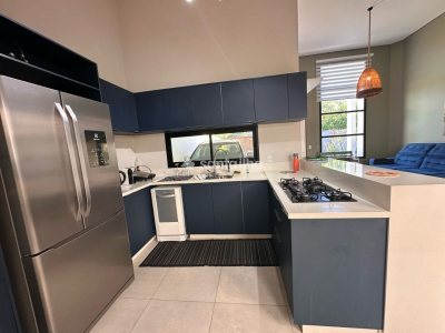 Casa à venda com 136m², 3 quartos, 1 suíte, 2 vagas no bairro Rio Tavares em Florianópolis - Foto 8