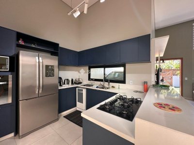 Casa à venda com 136m², 3 quartos, 1 suíte, 2 vagas no bairro Rio Tavares em Florianópolis - Foto 9