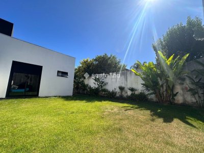 Casa à venda com 136m², 3 quartos, 1 suíte, 2 vagas no bairro Rio Tavares em Florianópolis - Foto 18