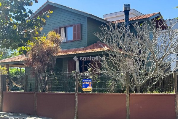 Casa à venda com 148m², 2 quartos, 1 suíte, 2 vagas no bairro Campeche em Florianópolis