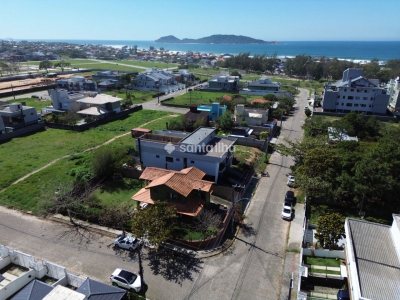Casa à venda com 148m², 2 quartos, 1 suíte, 2 vagas no bairro Campeche em Florianópolis - Foto 2