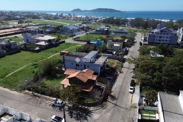 Casa à venda com 148m², 2 quartos, 1 suíte, 2 vagas no bairro Campeche em Florianópolis