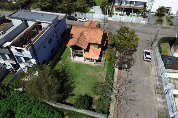 Casa à venda com 148m², 2 quartos, 1 suíte, 2 vagas no bairro Campeche em Florianópolis