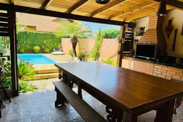 Casa à venda com 100m², 2 quartos, 1 vaga no bairro Campeche em Florianópolis
