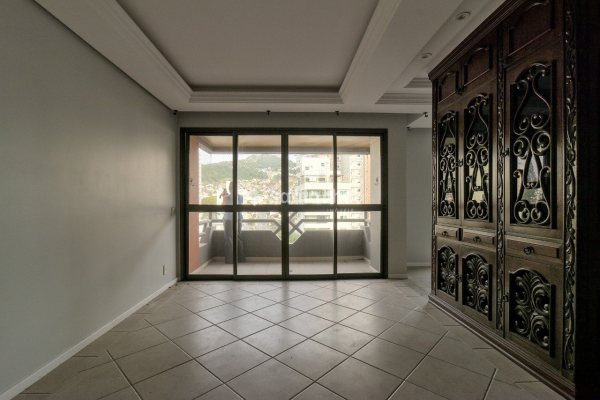 Apartamento à venda com 266m², 4 quartos, 2 suítes, 2 vagas no bairro Agronômica em Florianópolis