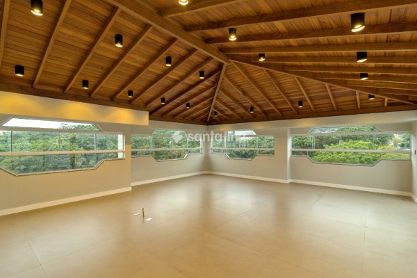 Cobertura à venda com 238m², 4 quartos, 2 suítes, 2 vagas no bairro Centro em Florianópolis