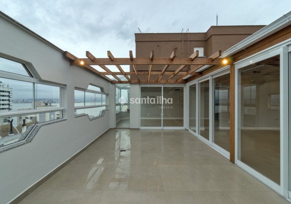 Cobertura à venda com 238m², 4 quartos, 2 suítes, 2 vagas no bairro Centro em Florianópolis - Foto 1