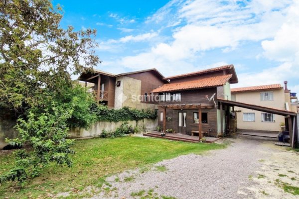 Casa à venda com 168m², 3 quartos, 3 vagas no bairro Campeche em Florianópolis