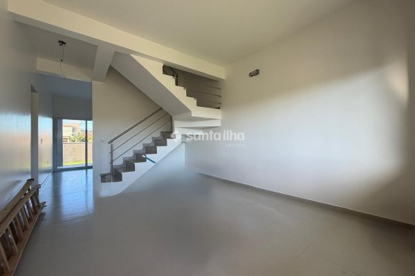 Casa à venda com 150m², 3 quartos, 2 suítes, 1 vaga no bairro Campeche em Florianópolis