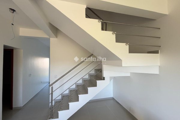 Casa à venda com 150m², 3 quartos, 2 suítes, 1 vaga no bairro Campeche em Florianópolis