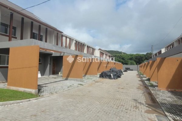 Casa em Condomínio à venda com 78m², 2 quartos, 2 suítes, 1 vaga no bairro Morro das Pedras em Florianópolis