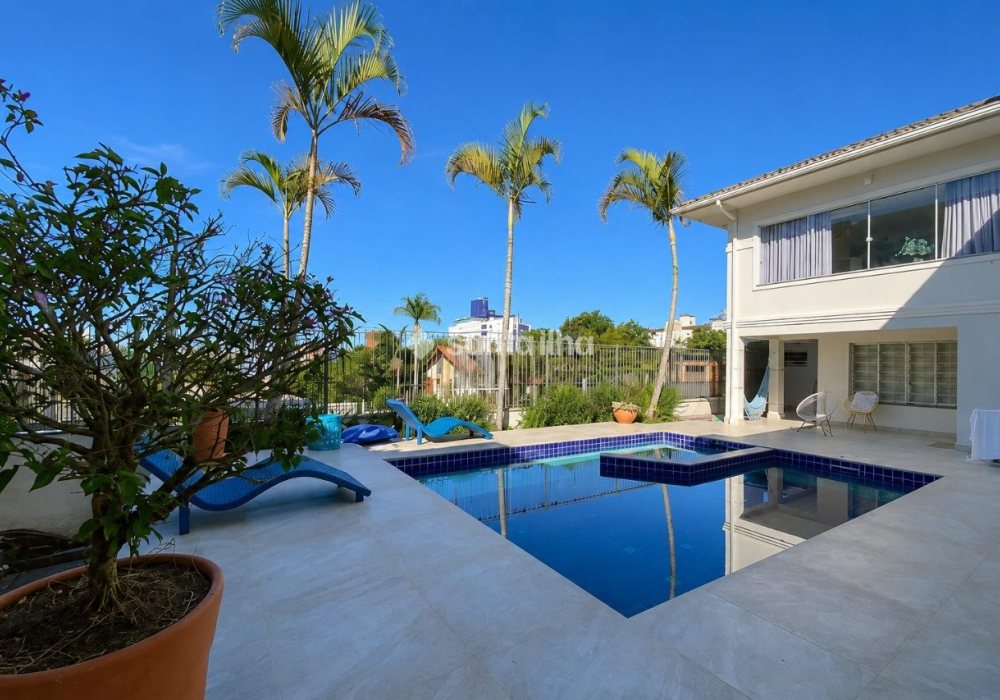 Casa à venda com 320m², 5 quartos, 2 suítes, 4 vagas no bairro Coqueiros em Florianópolis - Foto 1