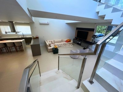 Casa em Condomínio para alugar ou comprar com 417m², 5 quartos, 4 suítes, 2 vagas no bairro Rio Tavares em Florianópolis - Foto 8