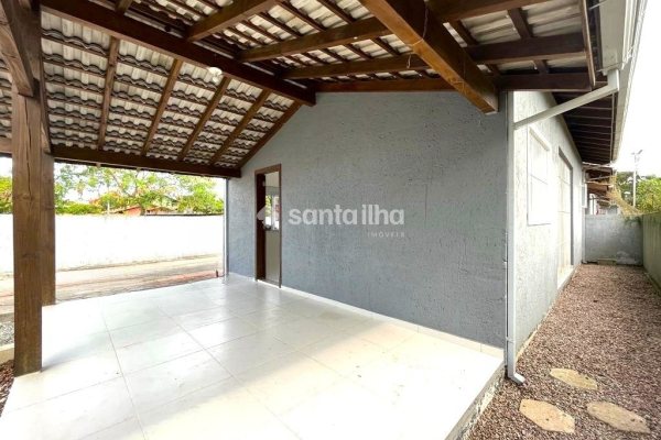 Casa para alugar com 60m², 2 quartos, 1 vaga no bairro Campeche em Florianopolis