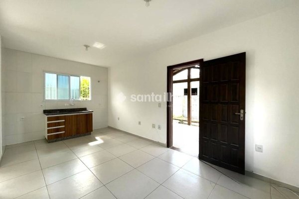 Casa para alugar com 60m², 2 quartos, 1 vaga no bairro Campeche em Florianopolis