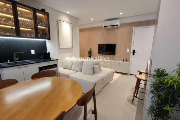 Apartamento à venda com 56m², 2 quartos, 1 vaga no bairro Carvoeira em Florianópolis