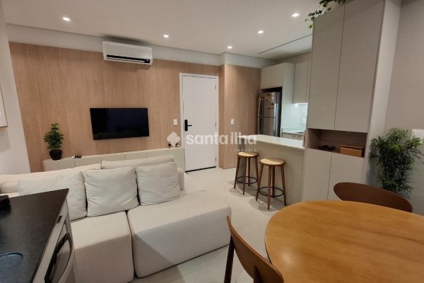Apartamento à venda com 56m², 2 quartos, 1 vaga no bairro Carvoeira em Florianópolis