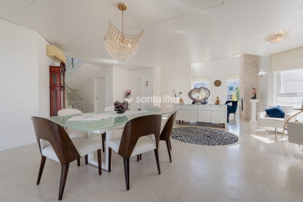 Casa à venda com 450m², 4 quartos, 4 suítes, 4 vagas no bairro Jurerê em Florianópolis