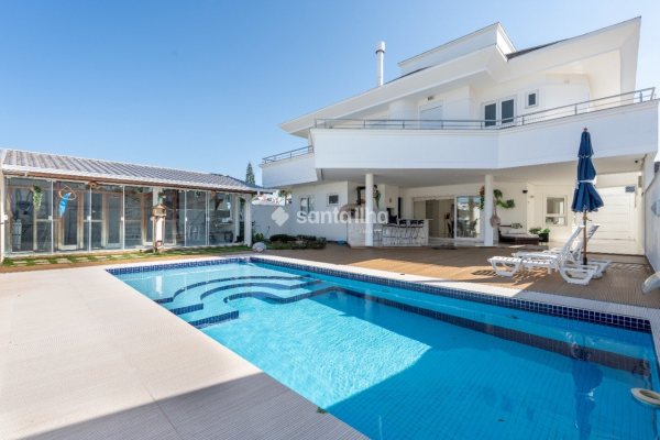 Casa à venda com 450m², 4 quartos, 4 suítes, 4 vagas no bairro Jurerê em Florianópolis