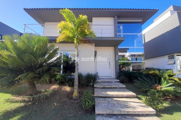 Casa à venda com 350m², 3 quartos, 4 vagas no bairro Rio Tavares em Florianópolis