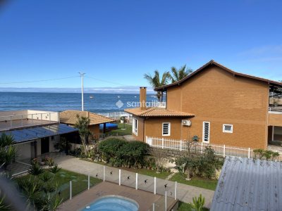 Casa para alugar com 191m², 4 quartos, 3 suítes, 2 vagas no bairro Armação em Florianópolis - Foto 2