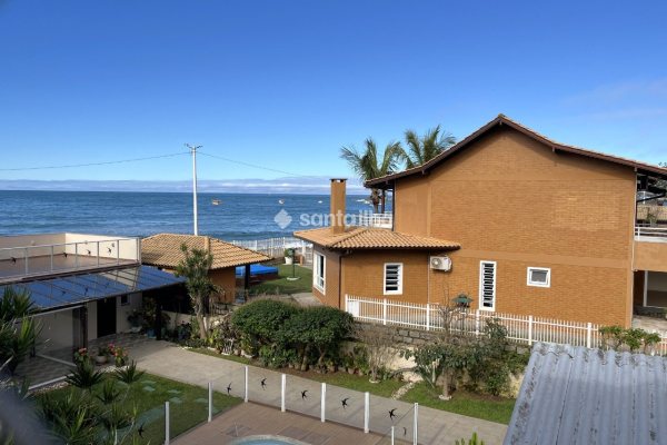 Casa para alugar com 191m², 4 quartos, 3 suítes, 2 vagas no bairro Armação em Florianópolis