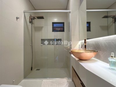 Casa para alugar com 191m², 4 quartos, 3 suítes, 2 vagas no bairro Armação em Florianópolis - Foto 16