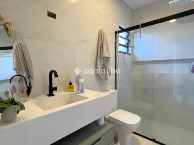 Casa para alugar com 191m², 4 quartos, 3 suítes, 2 vagas no bairro Armação em Florianópolis - Foto 14