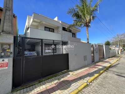 Casa para alugar com 191m², 4 quartos, 3 suítes, 2 vagas no bairro Armação em Florianópolis - Foto 35