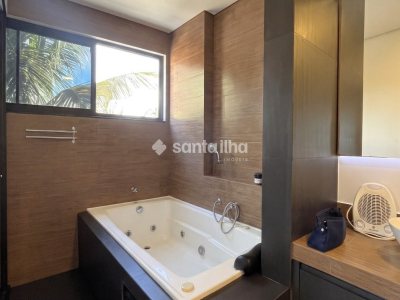 Casa para alugar com 191m², 4 quartos, 3 suítes, 2 vagas no bairro Armação em Florianópolis - Foto 11