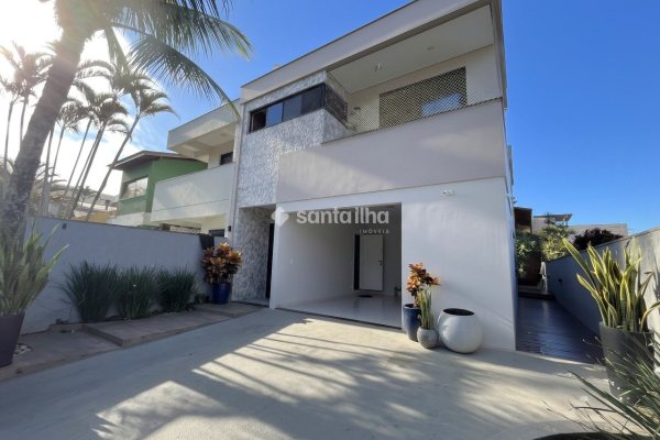 Casa para alugar com 191m², 4 quartos, 3 suítes, 2 vagas no bairro Armação em Florianópolis