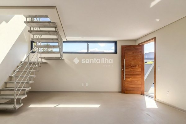 Casa à venda com 198m², 3 quartos, 1 suíte, 2 vagas no bairro Açores em Florianópolis