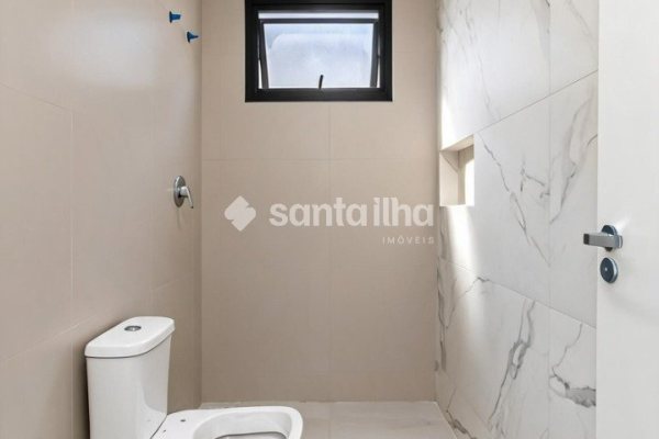 Casa à venda com 198m², 3 quartos, 1 suíte, 2 vagas no bairro Açores em Florianópolis