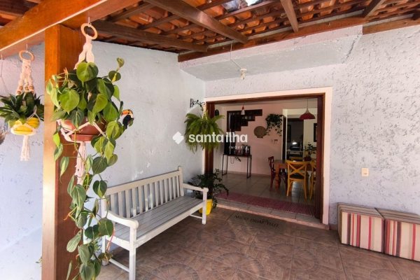 Casa para alugar com 135m², 3 quartos, 1 suíte, 4 vagas no bairro Rio Tavares em Florianópolis