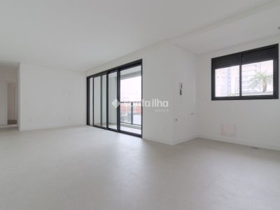 Apartamento à venda com 80m², 2 quartos, 2 suítes, 1 vaga no bairro Centro em Florianópolis - Foto 2